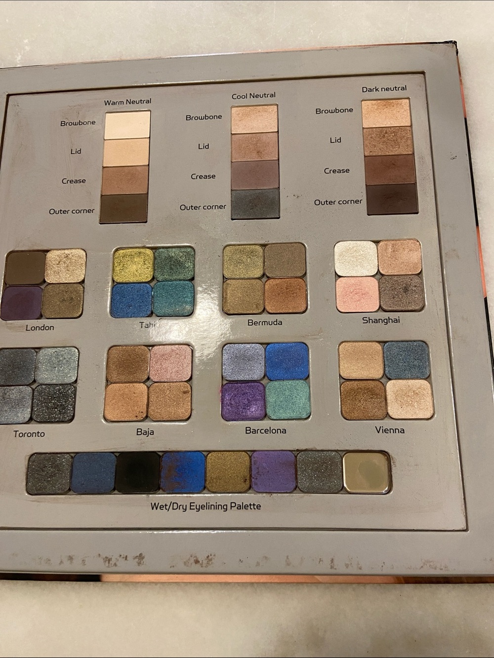Cargo Eyeshadow Palette Compact - Peach, Neutral & Black Accents